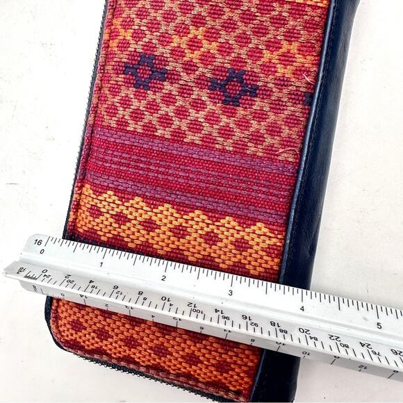 KILIM Style women's blue leather zip around wallet - Picture 9 of 14